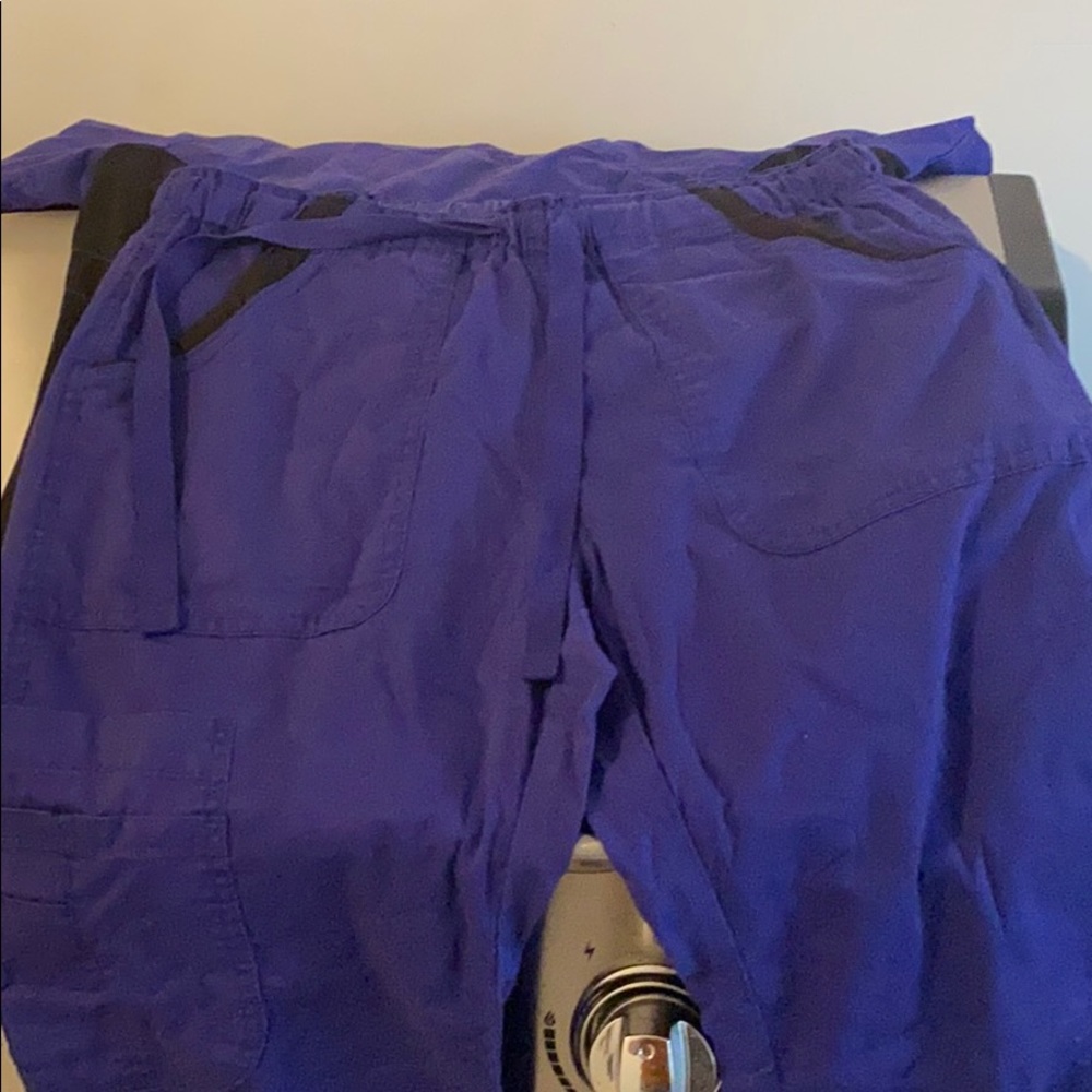 Scrubs - Picture 3 of 4